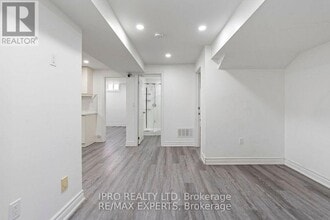 Building Photo - 30 Larchwood Pl