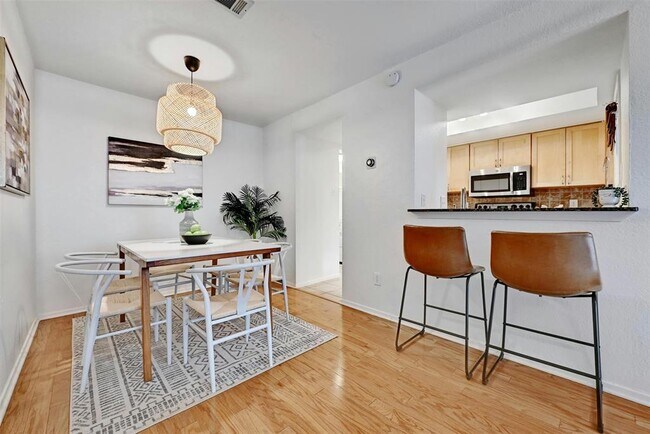 Building Photo - 3627 Menchaca Rd