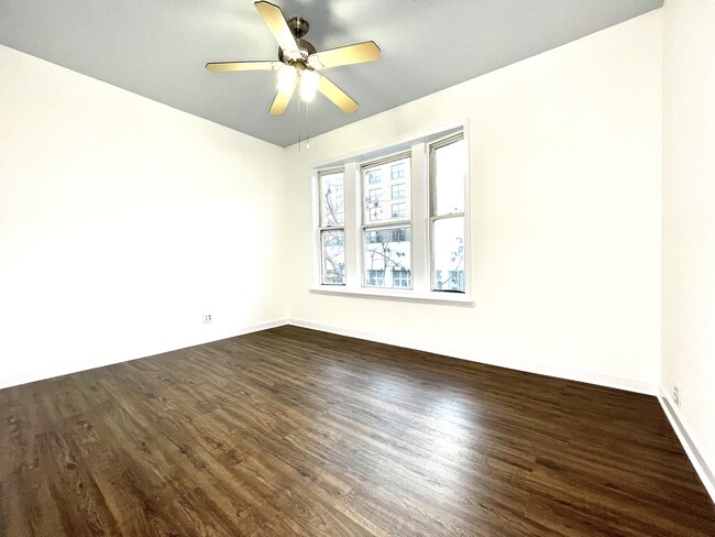 Foto del edificio - 4445 N Broadway St