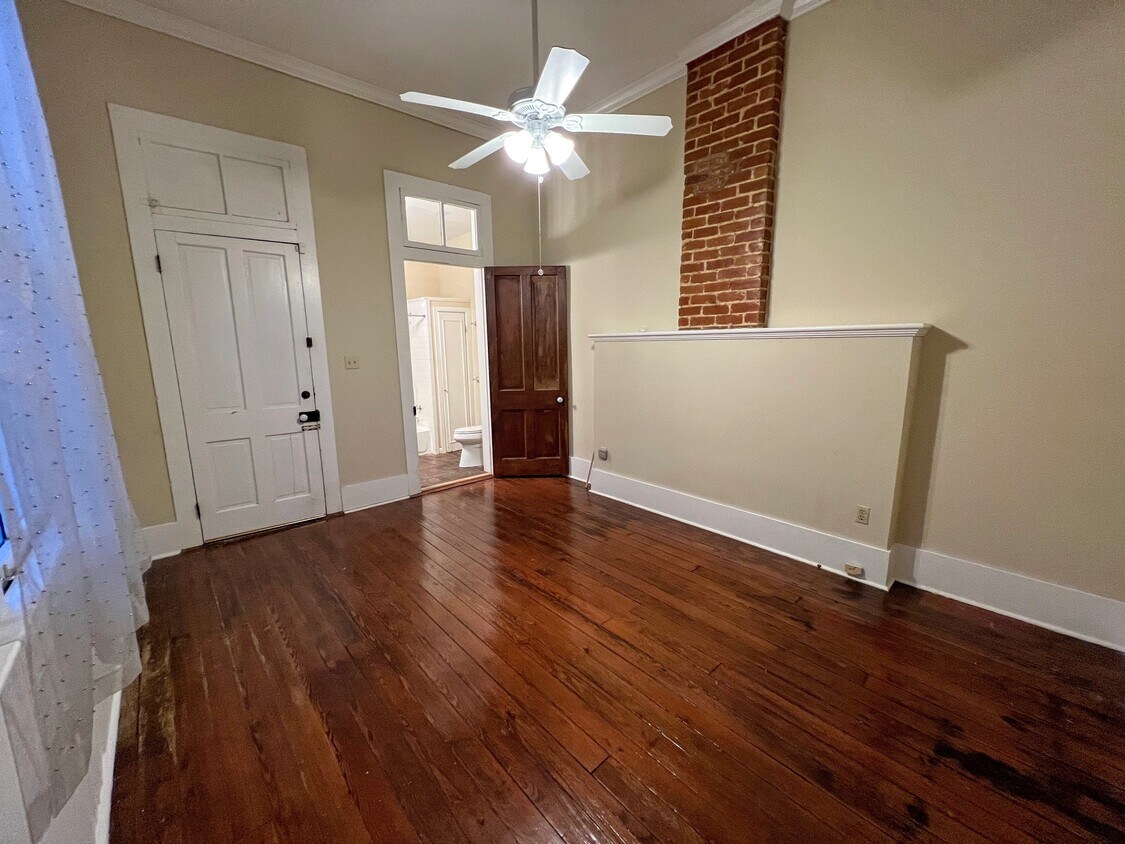 Master Bed 1 - 5321 Magazine St