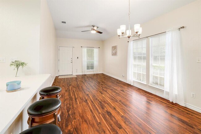 Foto del edificio - 8703 Weiser Dr
