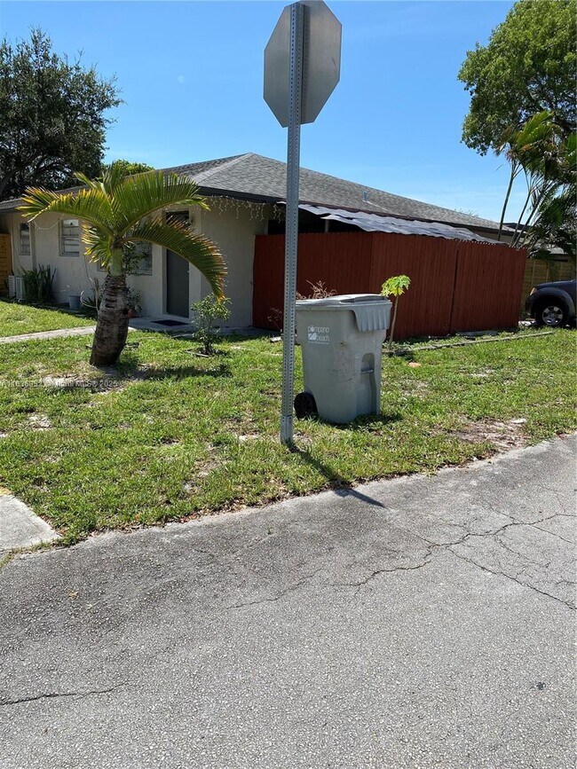 Foto del edificio - 3103 NW 3rd Ave