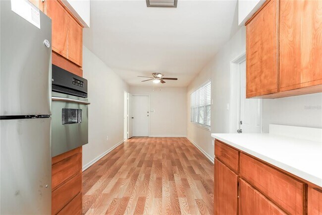 Foto del edificio - 5913 Wolf Rd