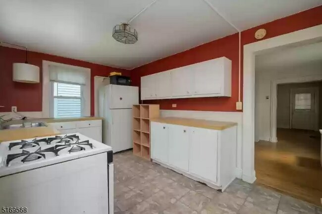 Building Photo - 101 Maple Ave