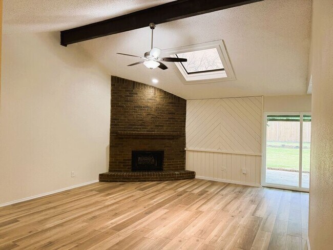 Building Photo - 6406 Willow Springs Dr