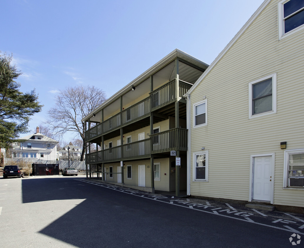 Building Photo - 321 Cabot St