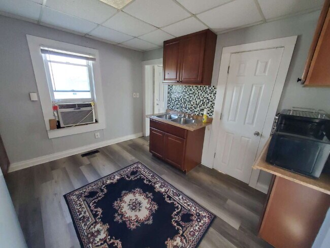 Foto del edificio - Charming 1 Bedroom Bungalow – A Special Place to Call Home!