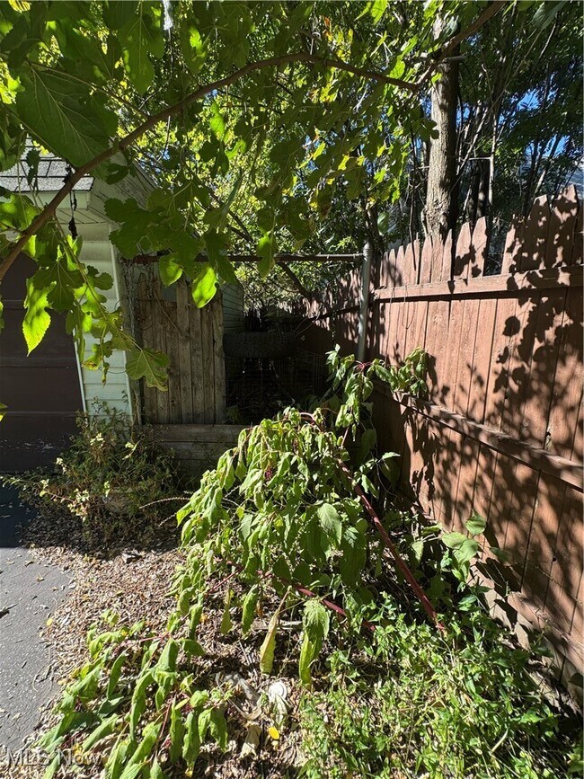 Foto del edificio - 3660 E 76th St