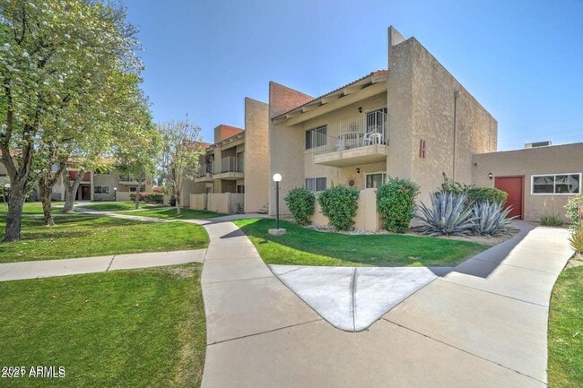 Foto del edificio - 5525 E Thomas Rd