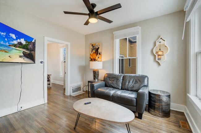 Building Photo - Stunning Duplex in Historic Old Town
