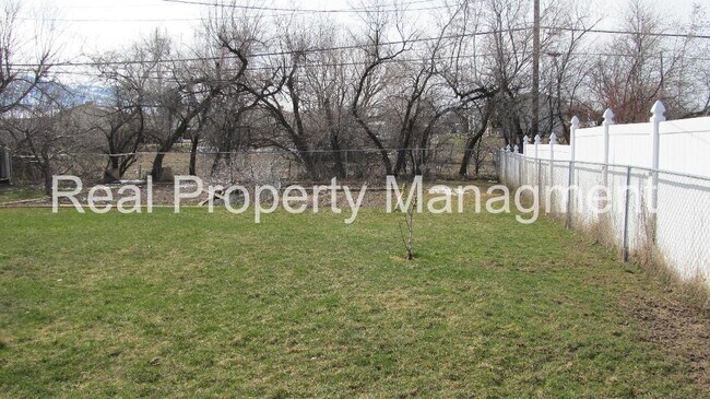 Foto del edificio - This 5 Bed, 2 Bathroom House is available ...