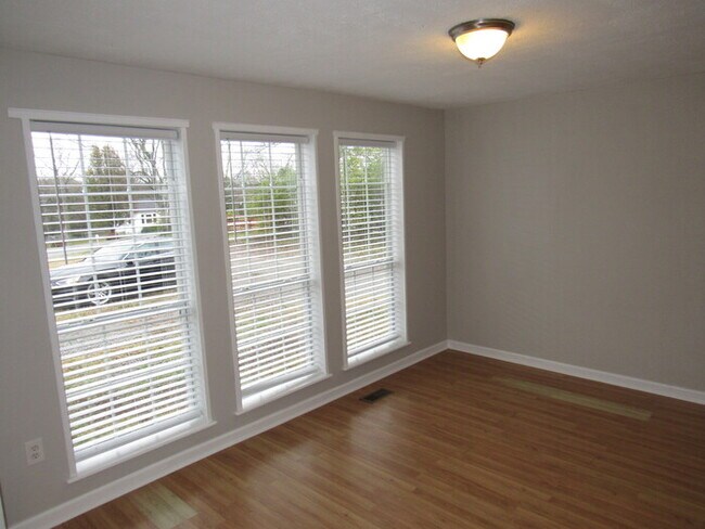 Building Photo - Madison area home w/ renovations!