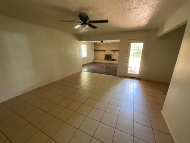 Building Photo - 5221 Kingston Dr