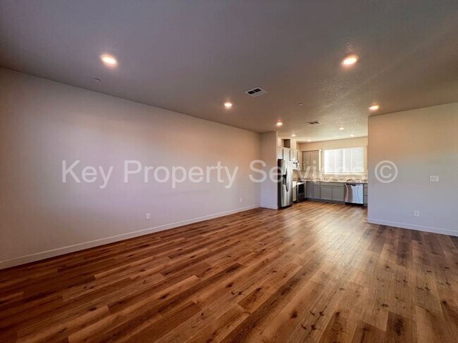 Foto del edificio - Woodland Townhome Just Minutes from i5