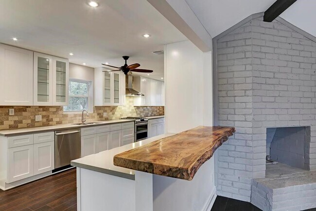 Foto del edificio - 11219 Ash Creek Dr