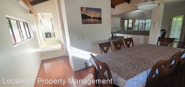 Building Photo - 4 br, 3 bath House - 989 Hahaione Street