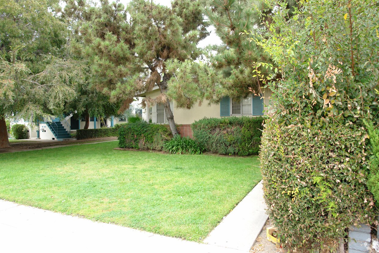 Building Photo - 1037 E Glenoaks Blvd