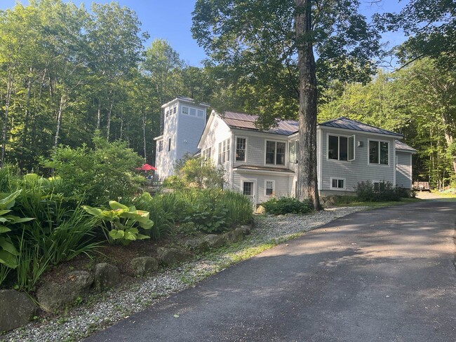 Foto del edificio - 586 Bunker Rd