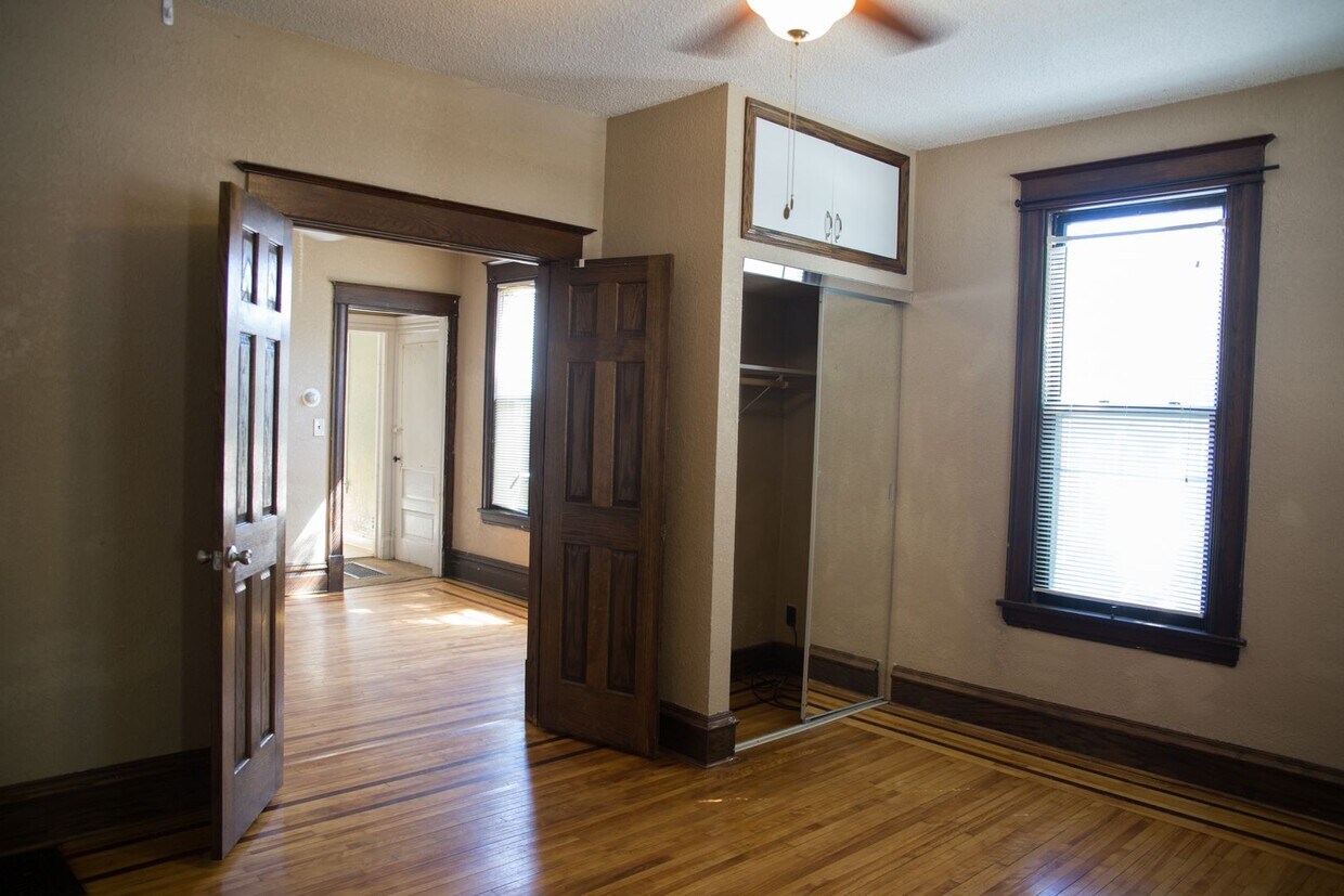 Foto del edificio - 928 15th Ave SE