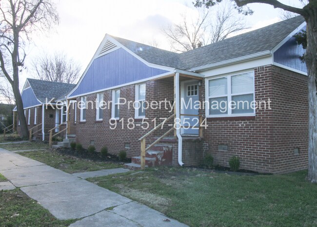 Building Photo - 2022 E 12th St