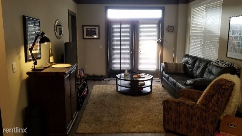 Foto principal - 2 br, 2 bath Apartment - 725 MELPARK DR