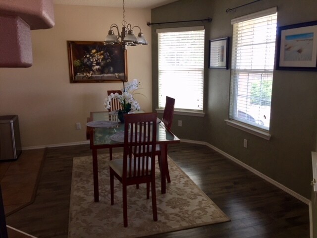 Building Photo - 3 Bedroom, 2 Bathroom Home near Unser & La...