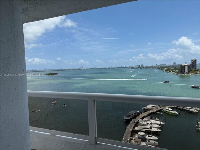 Foto del edificio - 1717 N Bayshore Dr