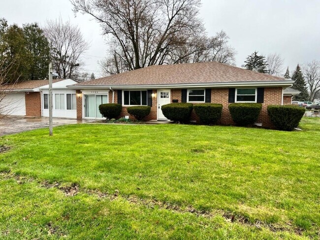 Building Photo - 5708 Sims Dr, Toledo, OH 43615
