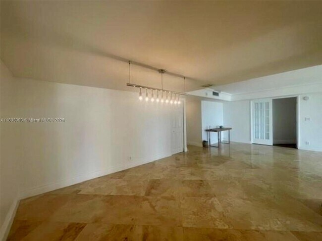 Building Photo - 18181 NE 31st Ct