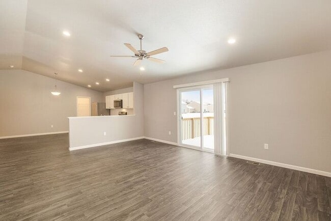 Building Photo - 3927 Sumner Dr