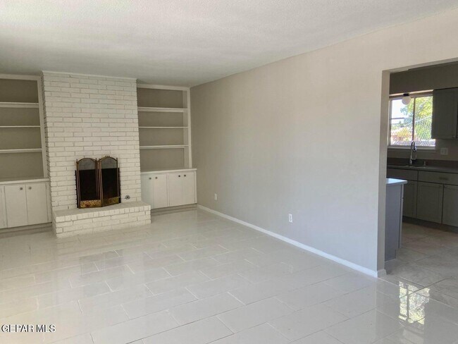 Building Photo - 6932 Escondido Dr