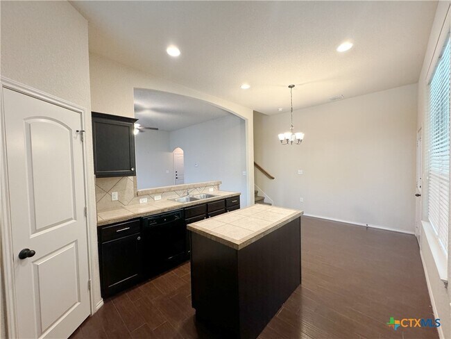 Building Photo - 602 Creekside Cir