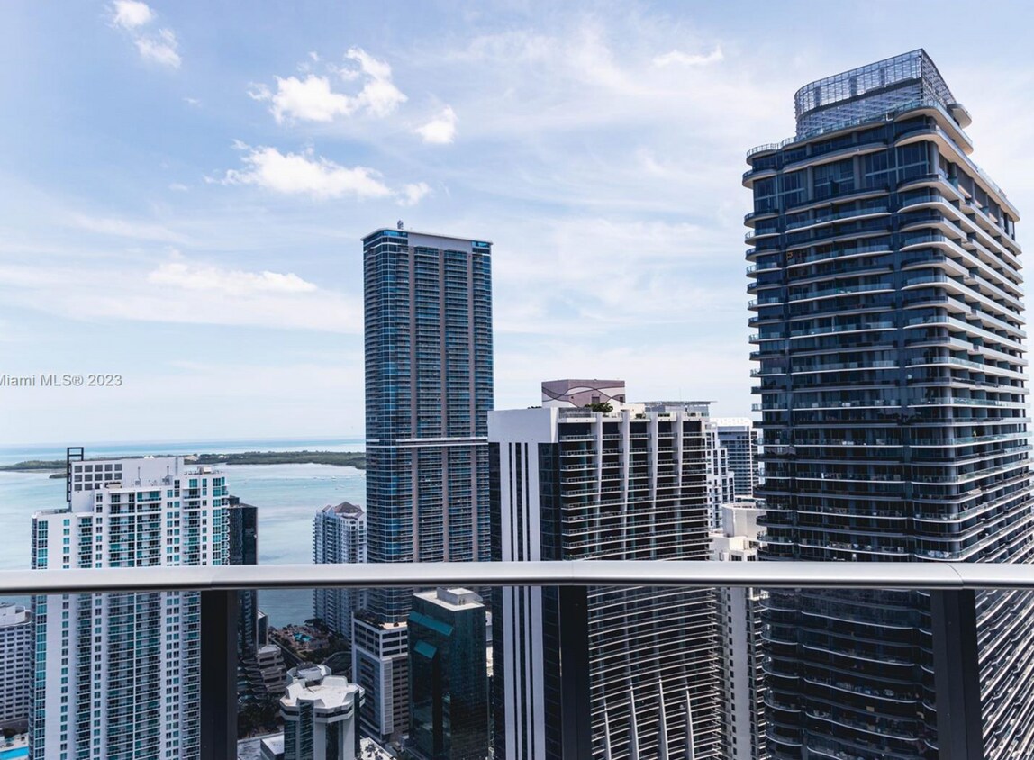 45 SW 9th St Unit 4703, Miami, FL 33130 Condo for Rent in Miami, FL