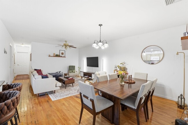 Building Photo - 62 Monroe St