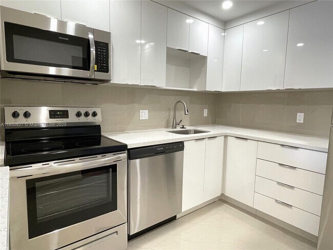 Foto del edificio - 16851 NE 23rd Ave