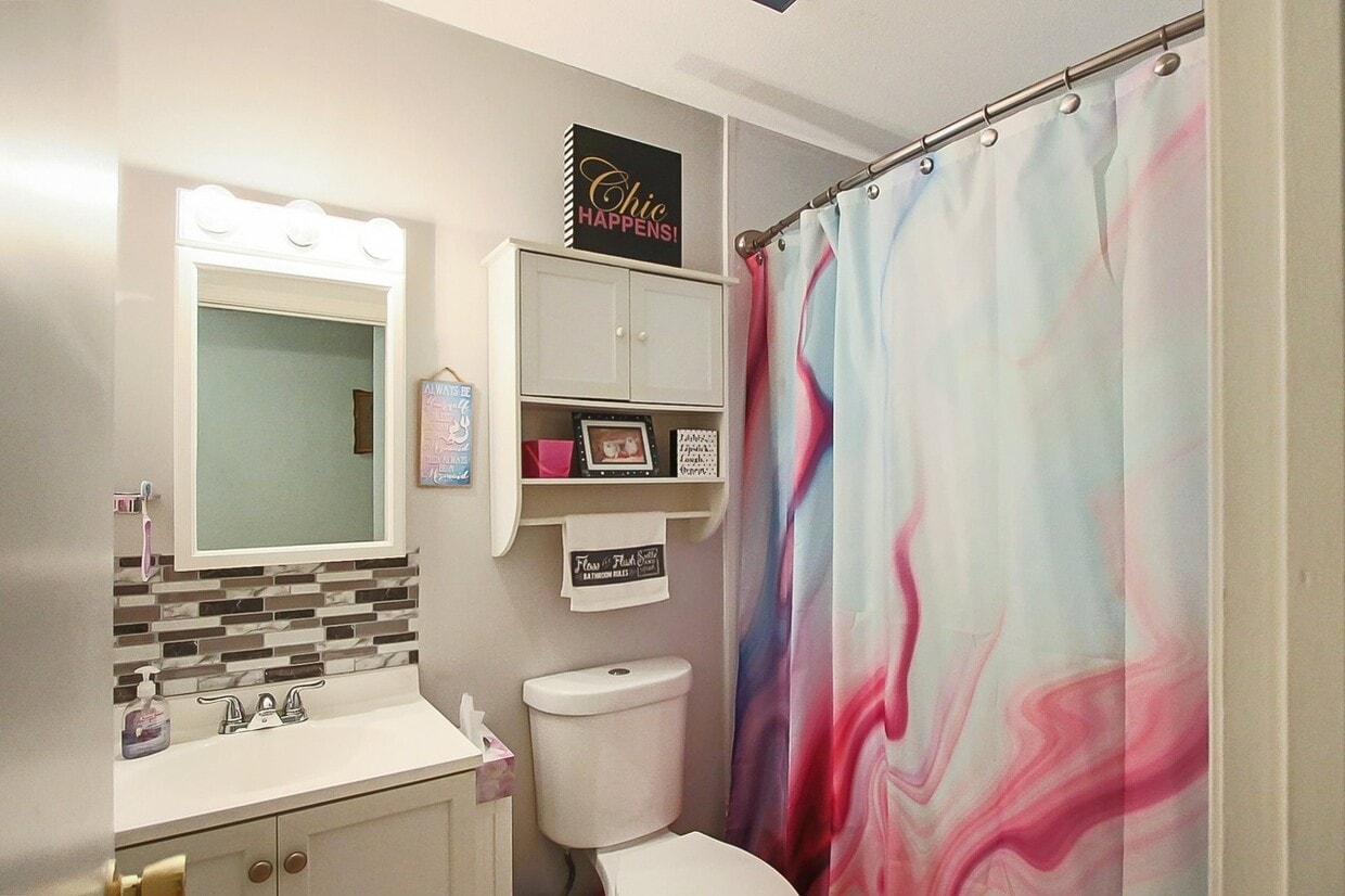 Building Photo - 310 Brook Village Rd