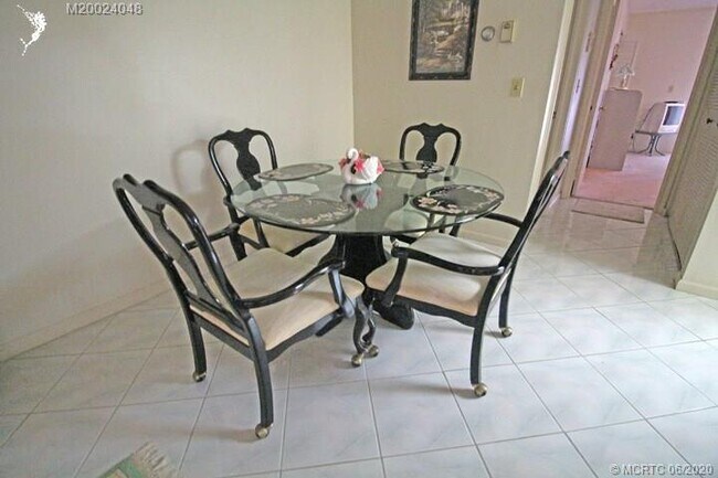 Foto del edificio - 841 SW South River Dr