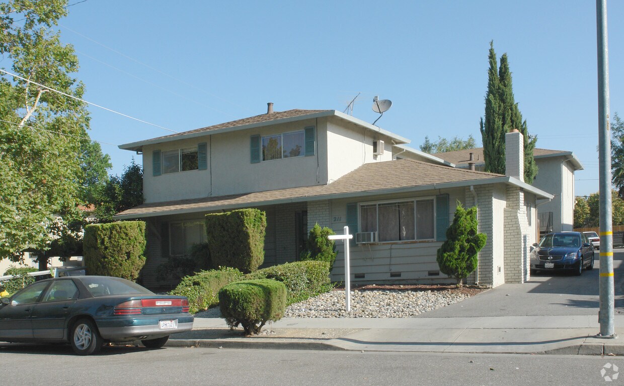 Building Photo - 211 Adler Ave