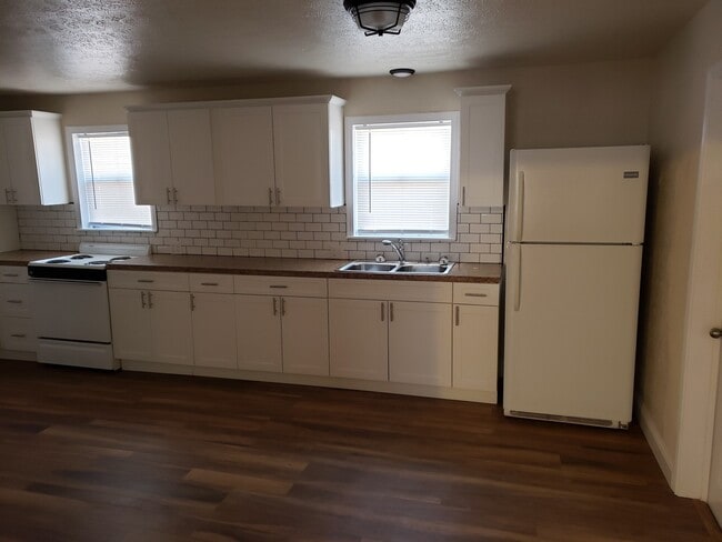 Building Photo - 1505 S Main Ave