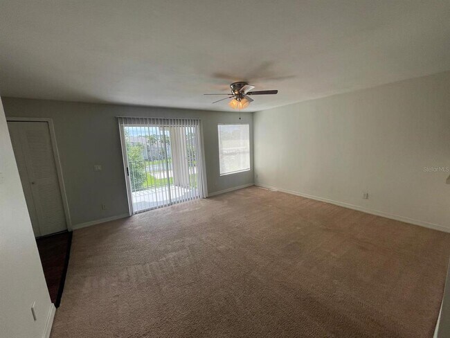 Foto del edificio - 4708 Walden Cir