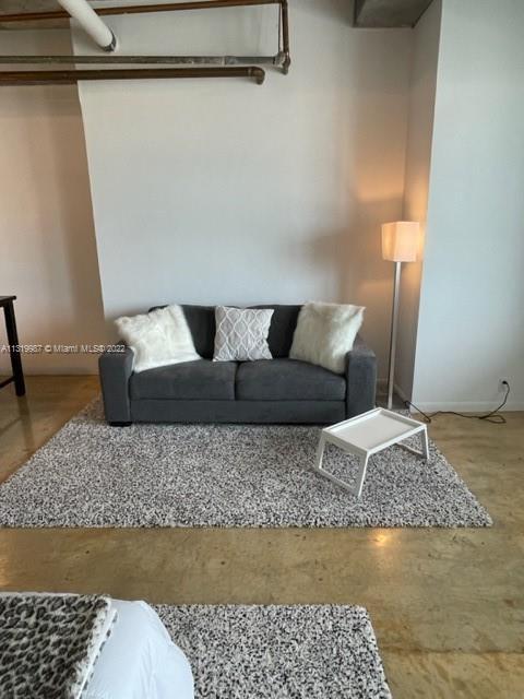 living room area - 1000 West Ave