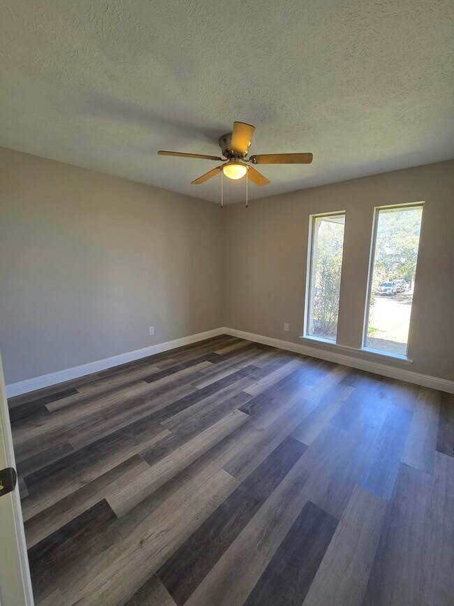Building Photo - 2504 Magna Vista Dr