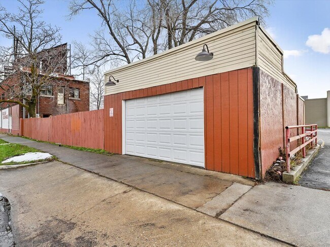 Building Photo - 3203 Washington Blvd