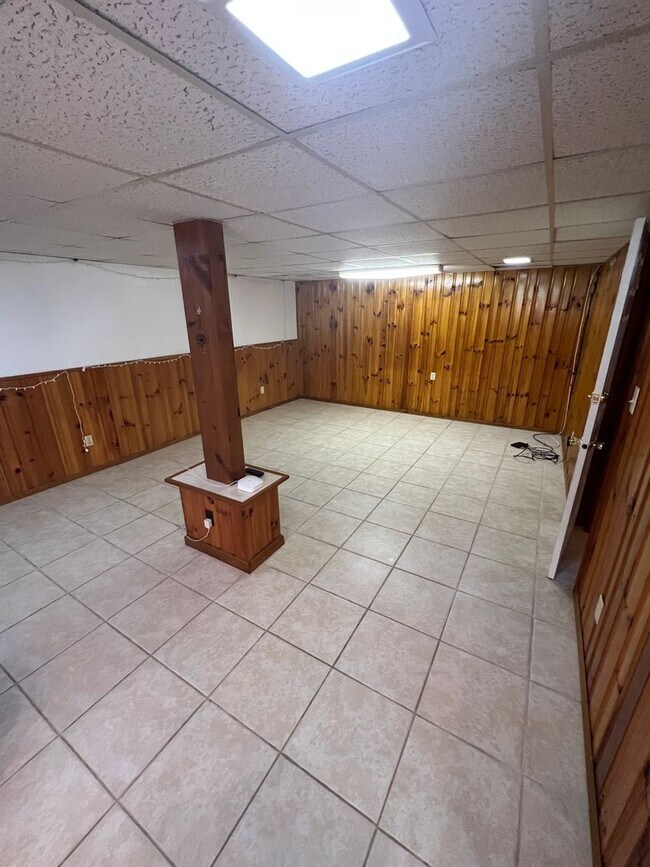 Foto del edificio - 1035 Oakmont Cir