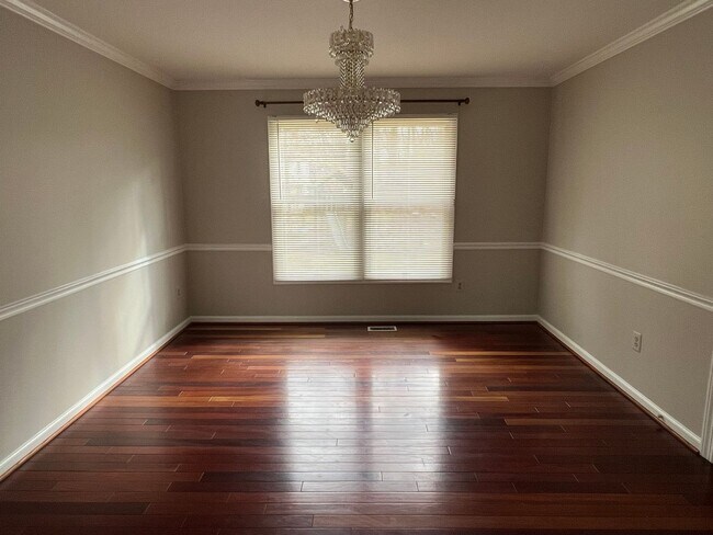 Foto del edificio - Great Location,  Generous Space, and Luxur...