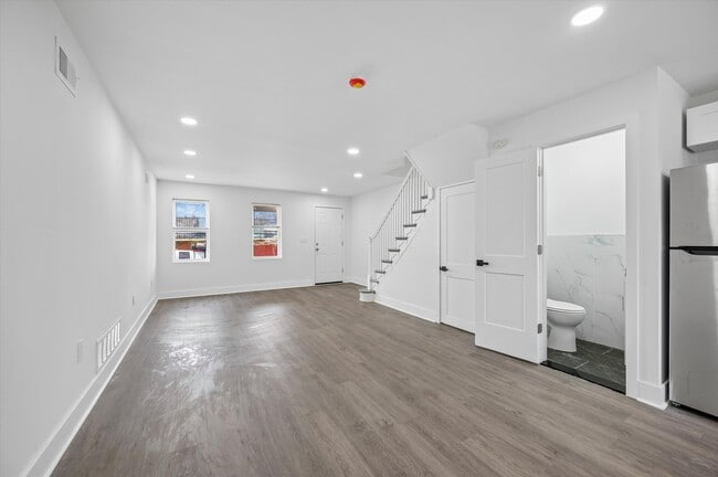 Building Photo - 5815 N 21st St