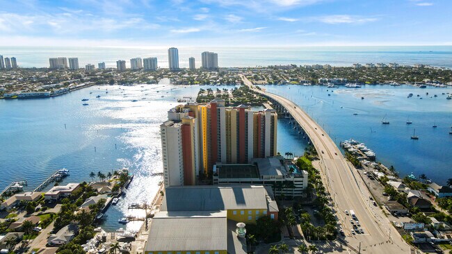 Building Photo - 2650 Lake Shore Dr