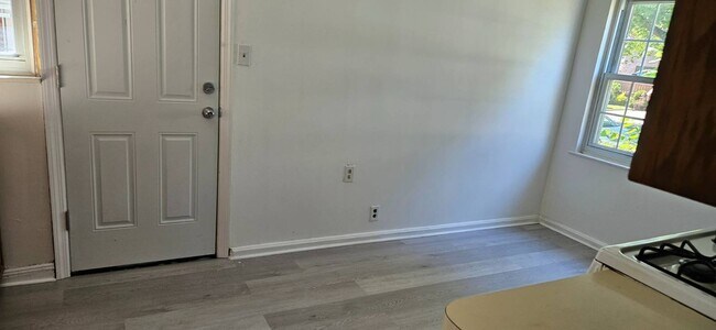 Foto del edificio - 184-03 64th Ave