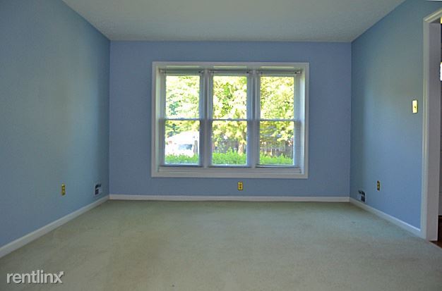 Building Photo - 4 br, 2.5 bath House - 2620 Thompson Dr