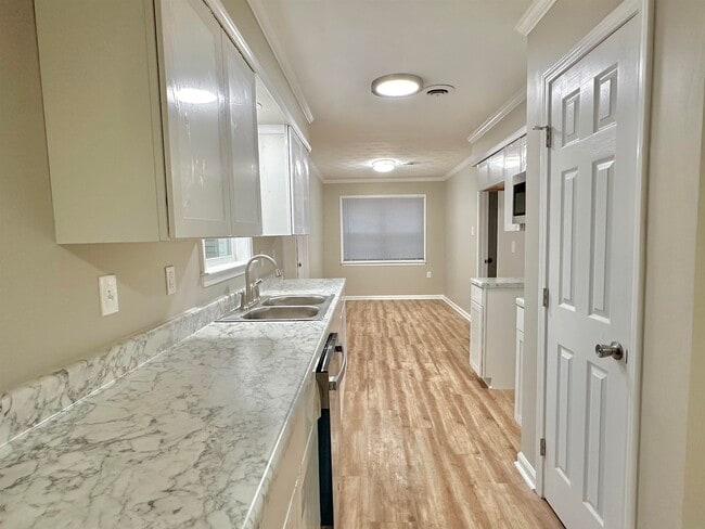 Building Photo - 3756 Vanderwood Dr